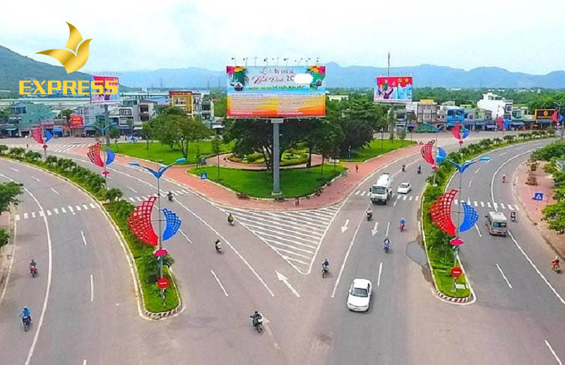 Có hệ thống giao thông được cải tiến và mở rộng thêm nhiều đoạn đường tỉnh lộ