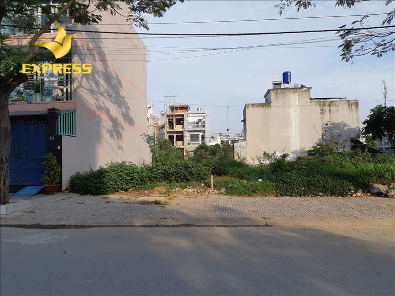 Lệ phí trước bạ là loại chi phí bắt buộc phải nộp khi làm sổ đỏ cho đất thổ cư