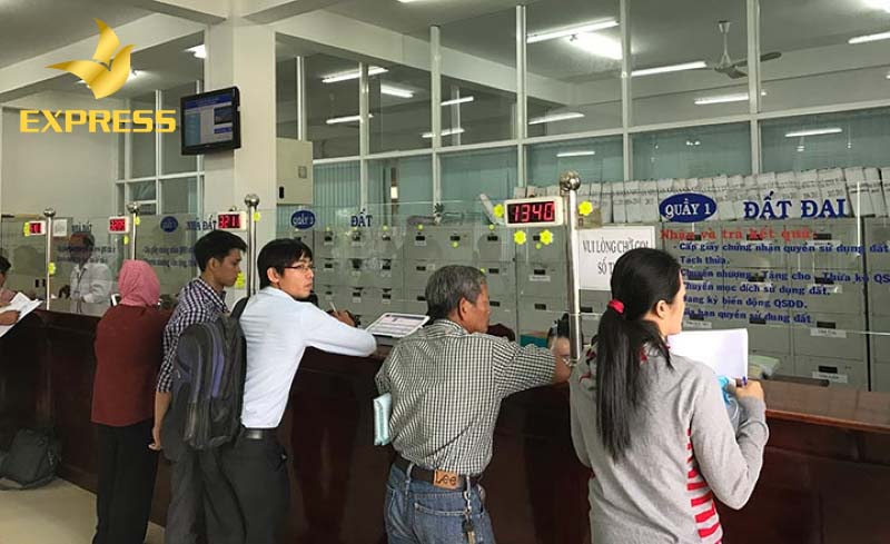 Bạn cần phải chuẩn bị kỹ càng hồ sơ khi đi làm thủ tục tại văn phòng đăng ký đất đai