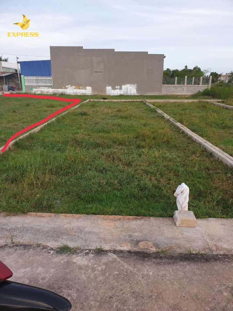 Bạn có thể tìm được đất tốt chỉ với giá 100 triệu ở vùng nông thôn hay các lô nằm trong hẻm