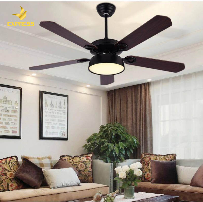 Chúng ta nên lưu ý tới độ cao của trần khi lắp quạt trần đèn.