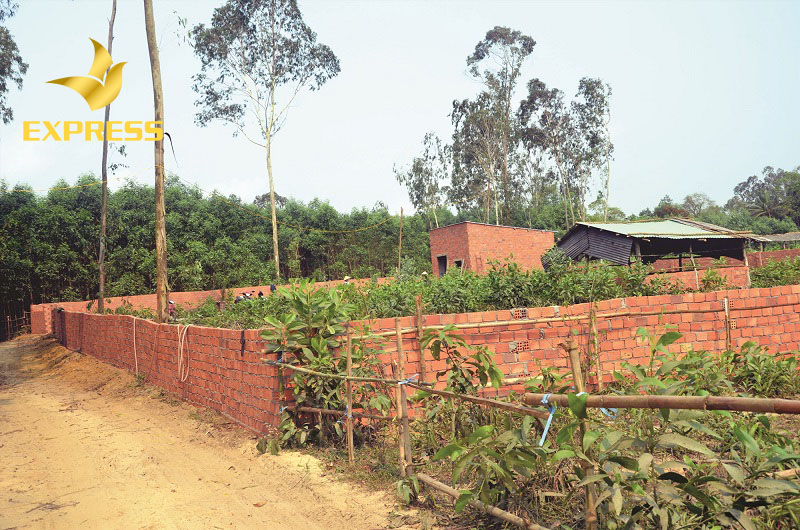 Đất thổ cư được định nghĩa là một loại đất phi nông nghiệp và được chỉ được công nhận thông qua giấy chứng nhận quyền sử dụng đất (sổ đỏ)