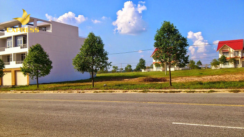 Định giá qua tình trạng của thửa đất xem đất nằm hướng nào