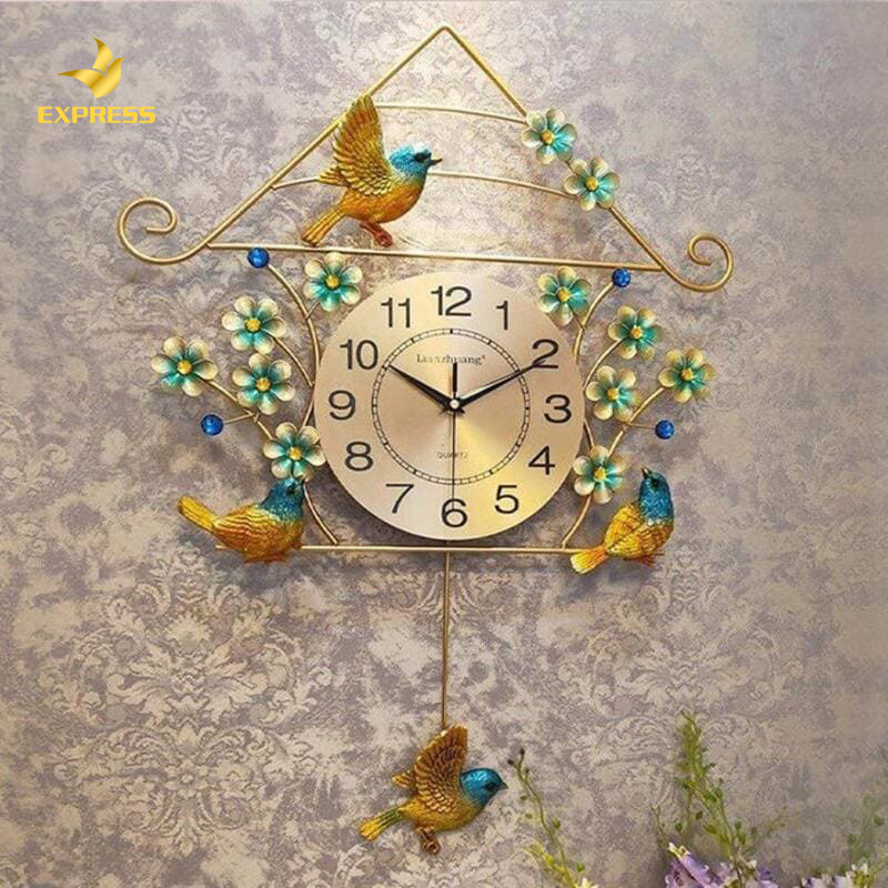 Đồng hồ giúp gia chủ có thể xem thời gian một cách dễ dàng