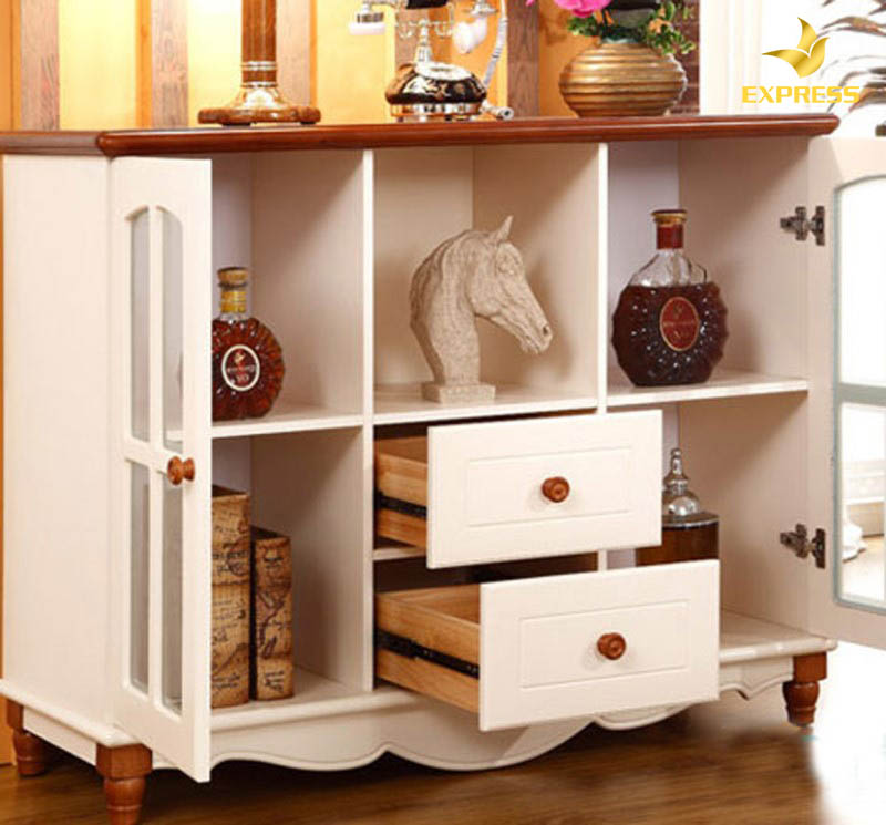 Mẫu tủ rượu tân cổ điển dạng đứng được nhiều người ưa chuộng.