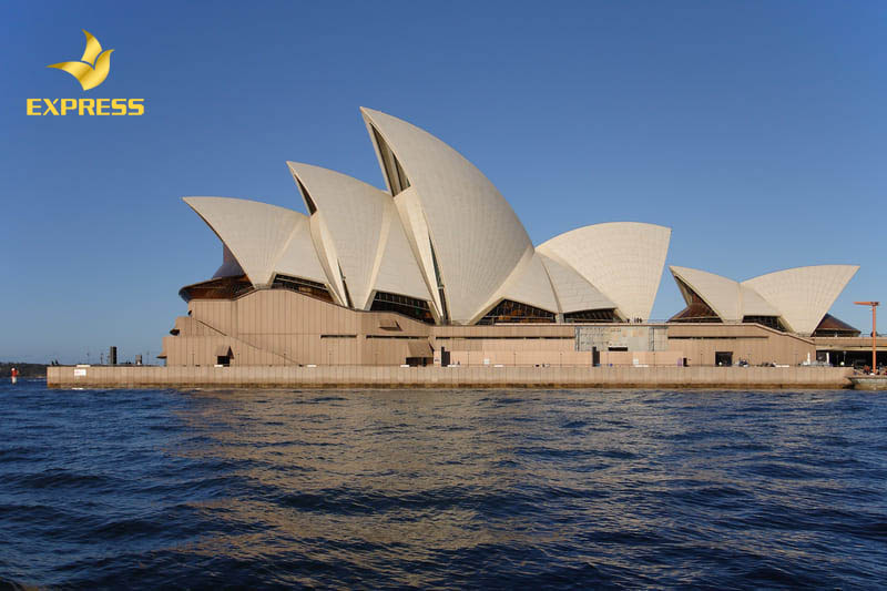 Công trình thiết kế nhà hát Opera Sydney ở Úc là một trong những công trình nổi tiếng thế giới