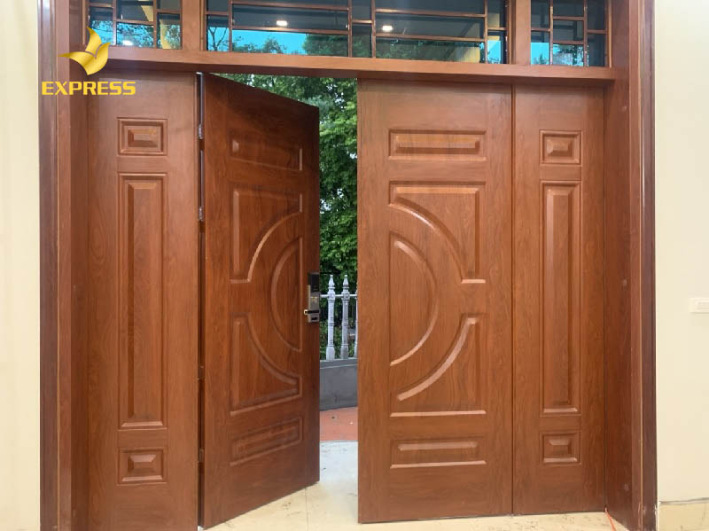 Cửa gỗ với nhiều đố tĩnh