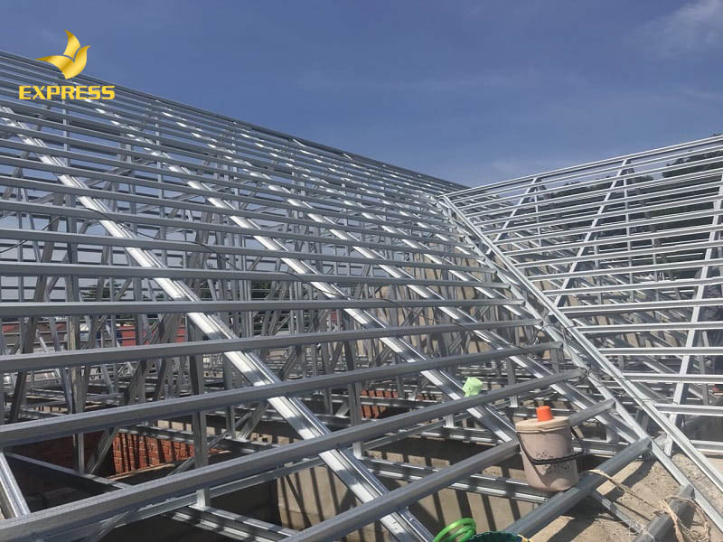 Đối với kết cấu khung giàn kèo hai lớp lợp ngói