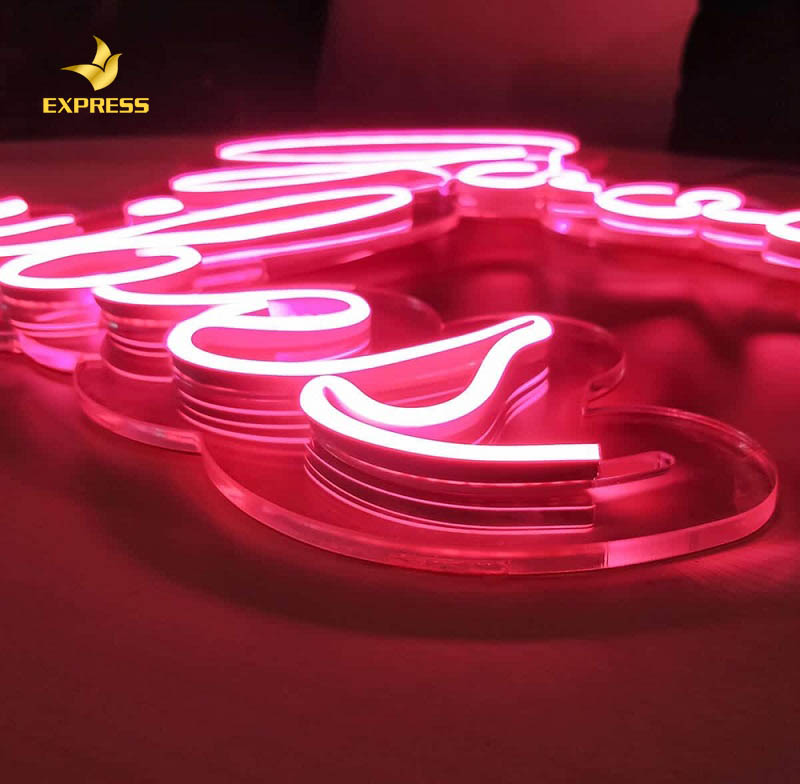 Khi lựa chọn màu sắc trang trí, không nên phối hợp quá 3 màu, các màu nên có sự tương đồng