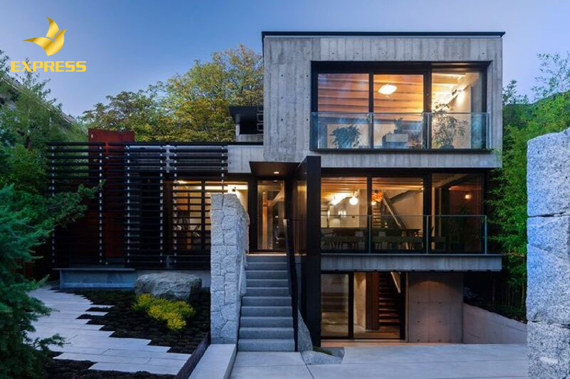 Nhà có tầng bán là nhà được thiết kế cho một phần chiều cao của mặt tầng hầm nhô lên mặt đất và một phần còn lại nằm dưới mặt đất