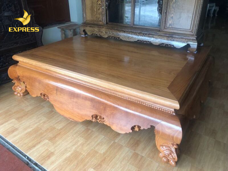 Sập gỗ khi được sở hữu và trang trí cho ngôi nhà đặc biệt là phòng khách luôn thể hiện sự sang trọng trong căn phòng