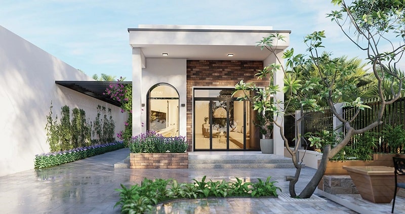 Căn nhà có tone màu trắng ngà và được lót gạch các mảng phần mặt tiền