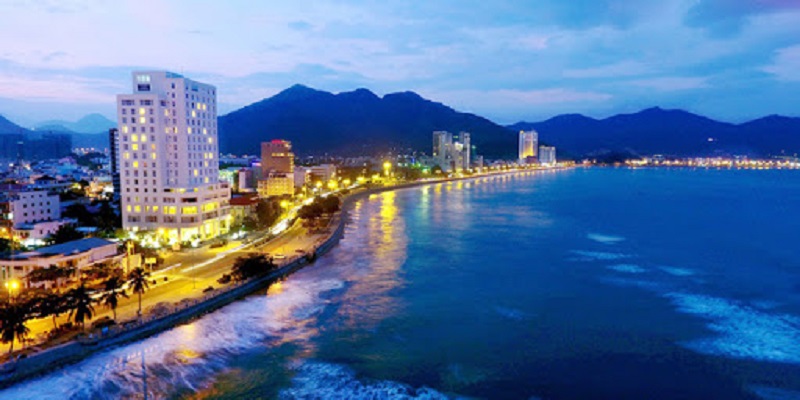 Đặc điểm địa hình và khí hậu miền Trung