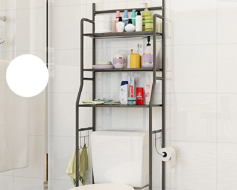 Kệ đồ đặt dưới đất trong phòng tắm