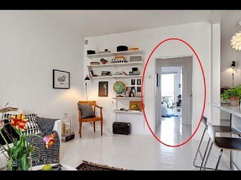 Không được để cửa phòng ngủ thông với cửa chính