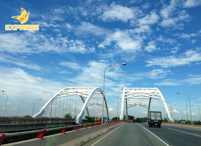 Là vị trí cửa ngõ phía nam và phía tây của thành phố