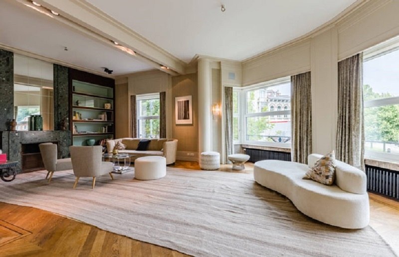 Đặc trưng của phong cách này là gang màu nóng