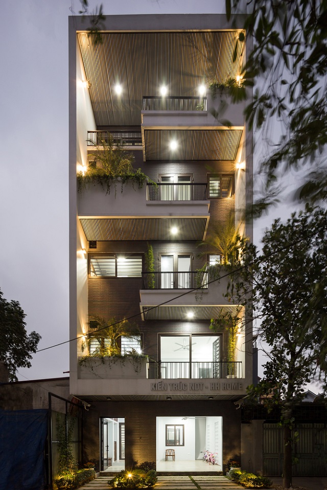 Nhà 5 tầng kết hợp cây xanh