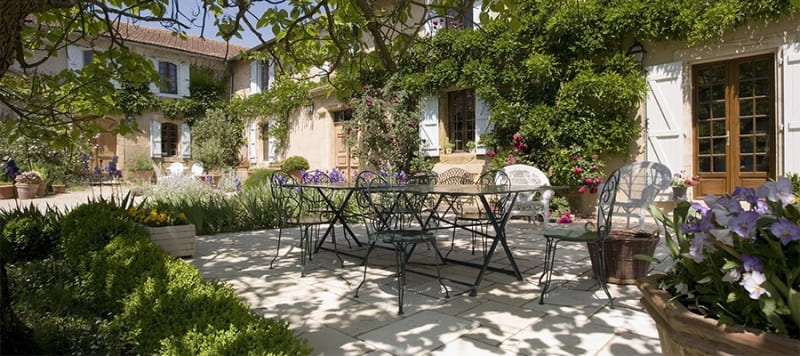 Phong cách đầy sức sống phóng khoáng