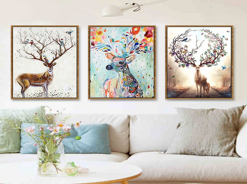 Sử dụng tranh, ảnh hoặc thảm treo tường