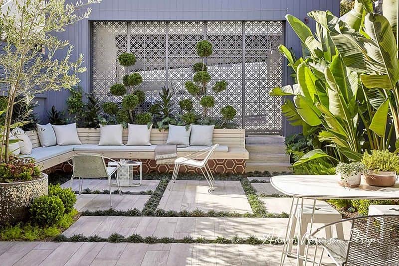 Tạo sân vườn giúp gia đình có thể ngồi trò chuyện