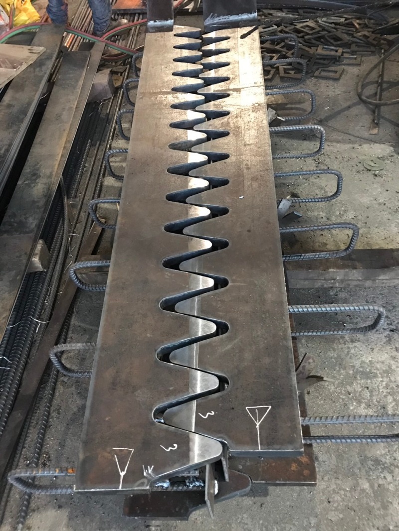 Thế nào là khe co giãn?