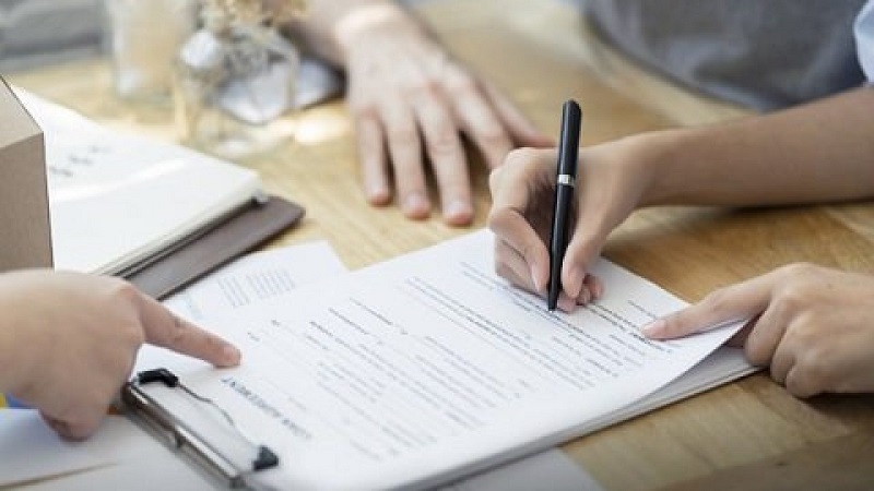 Văn bản thông báo cho các bên việc chấm dứt hợp đồng là gì?