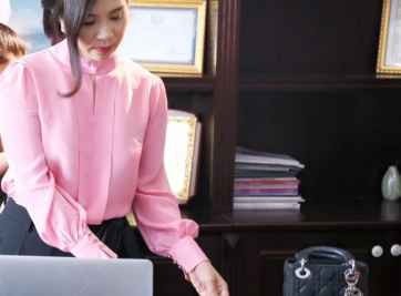 Nữ doanh nhân Lưu Nga tài sắc vẹn toàn share 2 tiếng để đời