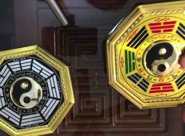 Bật mí một số cách dùng để hóa giải gương bát quái nhà đối diện