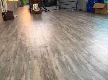 Mách bạn cách thi công sàn nhựa giả gỗ đẹp và chất lượng 