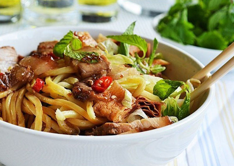 cao lầu ẩm thực phố hội