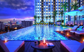 Jamila Khang Điền lung linh về đêm