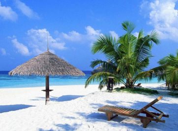 Tận hưởng những giây phút thoải mái tại bãi biển An Bàng