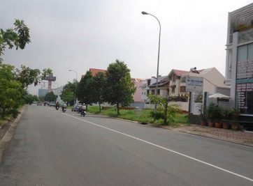 BẤT ĐỘNG SẢN TP HCM: BIỆT THỰ QUẬN 9 HẠ NHIỆT THEO ĐẤT NỀN