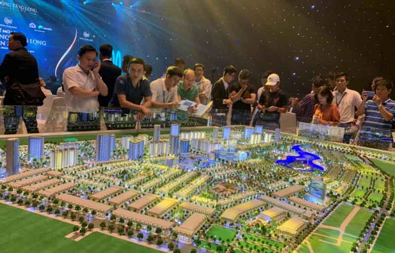 Khách hàng tham quan saban và nhà mẫu đông tăng long quận 9 năm 2020